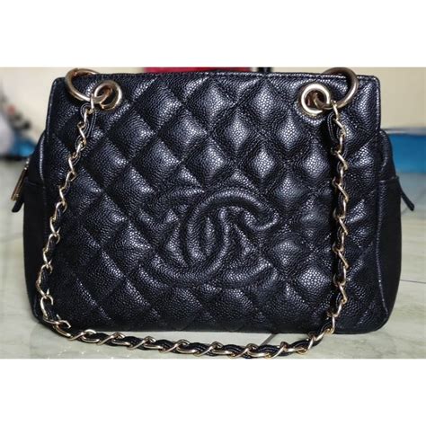 chanel black quilted caviar hologram